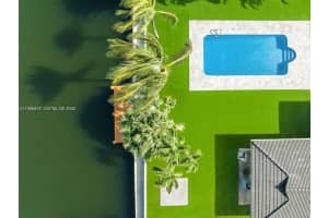 430 Tamarind Dr, Hallandale Beach