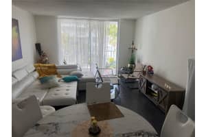 492 Nw 165th St Rd C-314, Miami