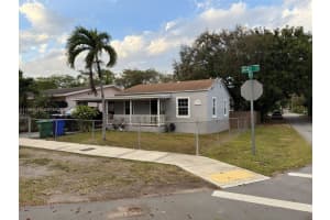 1249 Nw 42nd St, Miami