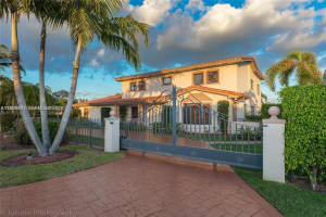 19701 W Oakmont Dr Hialeah, FL 33015 - MLS#A11969043