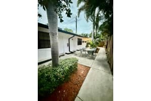 1240 Ne 12th Ave 1 Fort Lauderdale, FL 33304 - MLS#A11969110