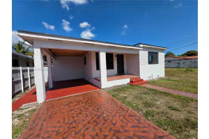 415 E 52nd St, Hialeah