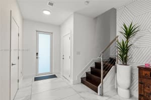 10373 Nw 68th Ter Doral, FL 33178 - MLS#A11969184