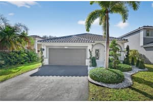 4115 Sabal Ridge Cir, Weston