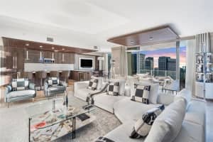 88 Sw 7th St 3801, Miami