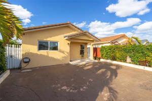 2775 W 71st Pl Hialeah, FL 33016 - MLS#A11969330