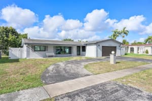 10950 Nw 16th Ct Pembroke Pines, FL 33026 - MLS#A11969696