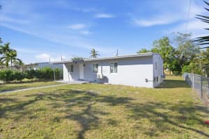 931 Chateau Park Dr Fort Lauderdale, FL 33311 - MLS#A11969700