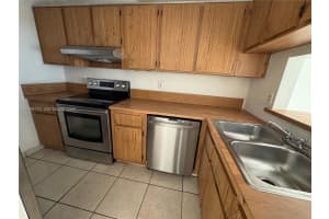 1024 Twin Lakes Dr 21-f, Coral Springs