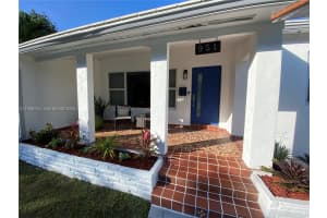 951 Ne 116th St Biscayne Park, FL 33161 - MLS#A11969743