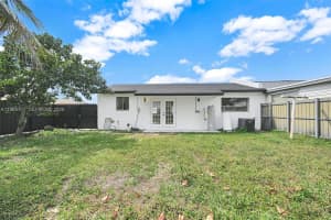 19635 Nw 52nd Pl Miami Gardens, FL 33055 - MLS#A11969777