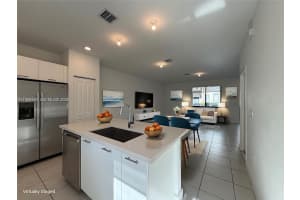 4654 Nw 83rd Pkwy 4654 Doral, FL 33166 - MLS#A11969783