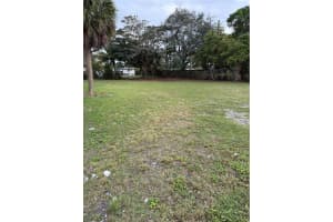 752 Opa Locka Blvd Miami, FL 33168 - MLS#A11969792