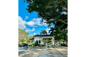 900 Saint Charles Pl 316, Pembroke Pines