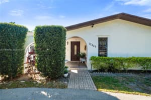 17242 Sw 88th Ave Palmetto Bay, FL 33157 - MLS#A11969894