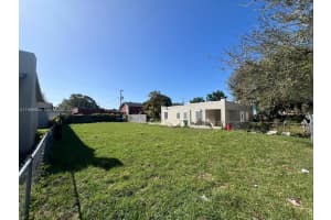 1762 44th St , Miami, FL 33142 - MLS#A11969954