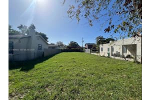 1762 44th St , Miami, FL 33142 - MLS#A11969954