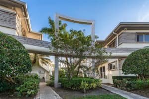 1142 99th St 23, Bay Harbor Islands