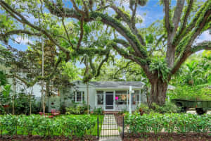 842 Nw 9th Ct, Miami