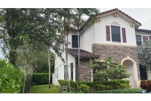 8987 W 35th Ave 8987, Hialeah