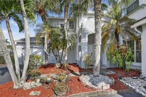 4700 Grapevine Way Davie, FL 33331 - MLS#A11970378