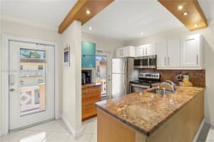 5121 W Oakland Park Blvd 304 Lauderdale Lakes, FL 33313 - MLS#A11970384