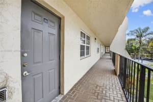 3300 W Rolling Hills Cir APT 302, Davie, FL 33328, - MLS#A11970437