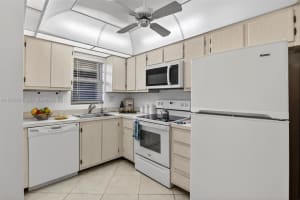 3300 W Rolling Hills Cir 302 Davie, FL 33328 - MLS#A11970437