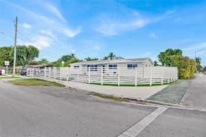 5521 Sw 104th Ave Miami, FL 33165 - MLS#A11970577