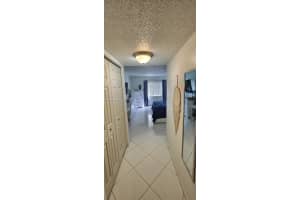 327 Lakeview Dr 103 Weston, FL 33326 - MLS#A11970652