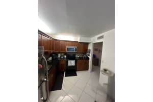 327 Lakeview Dr 103 Weston, FL 33326 - MLS#A11970652