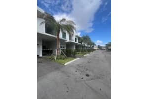 2526 Pierce St 12 Hollywood, FL 33020 - MLS#A11970736