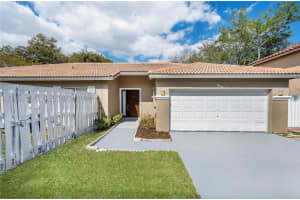 210 Sw 98th Ter Pembroke Pines, FL 33025 - MLS#A11970774