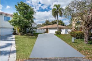 210 Sw 98th Ter Pembroke Pines, FL 33025 - MLS#A11970774