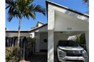 364 Fairway Cir 42, Weston