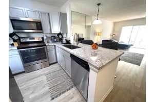 5102 Nw 36th St 611, Lauderdale Lakes