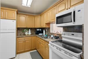 5201 Nw 7th St 105 Miami, FL 33126 - MLS#A11970852