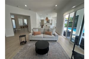 2556 Jardin Mnr Weston, FL 33327 - MLS#A11970917