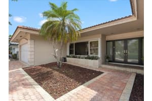 2930 Ne 164th St, North Miami Beach