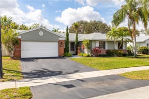 13810 Roanoke St Davie, FL 33325 - MLS#A11971139