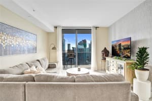 45 Sw 9th St 4004, Miami