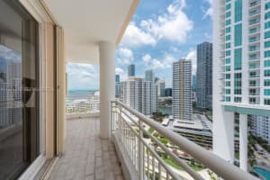 888 Brickell Key Dr 2201, Miami