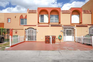 1159 W 40th St 16, Hialeah