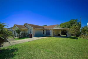 1107 Freshwater Lakes Dr West Palm Beach, FL 33401 - MLS#A11971261