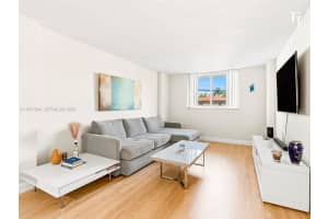 1251 Ne 108th St 108, Miami