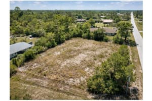 682 Woodcrest Dr Lehigh Acres, FL 33972 - MLS#A11971452