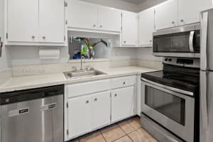 5121 W Oakland Park Blvd 109 Lauderdale Lakes, FL 33313 - MLS#A11971678