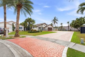 892 Nw 136th Pl Miami, FL 33182 - MLS#A11971748