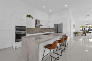 710 Lake Blvd , Weston, FL 33326 - MLS#A11971783