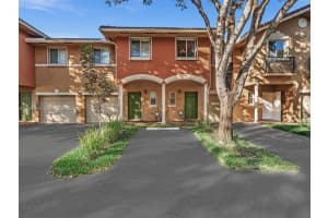 21 Se 3rd Ave, Hallandale Beach